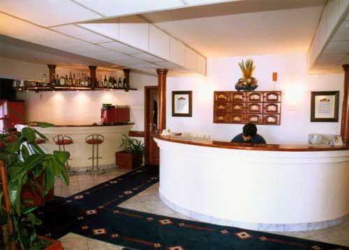 Brams Es Hotel Skopje Ngoại thất bức ảnh
